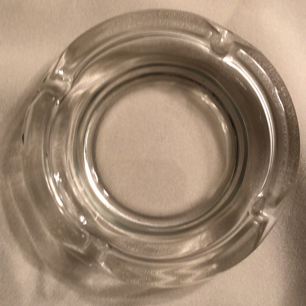 VINTAGE ROUND CLEAR GLASS ASHTRAY 4 1/2” x 1” TRINKETS RINGS COINS DISH - #438